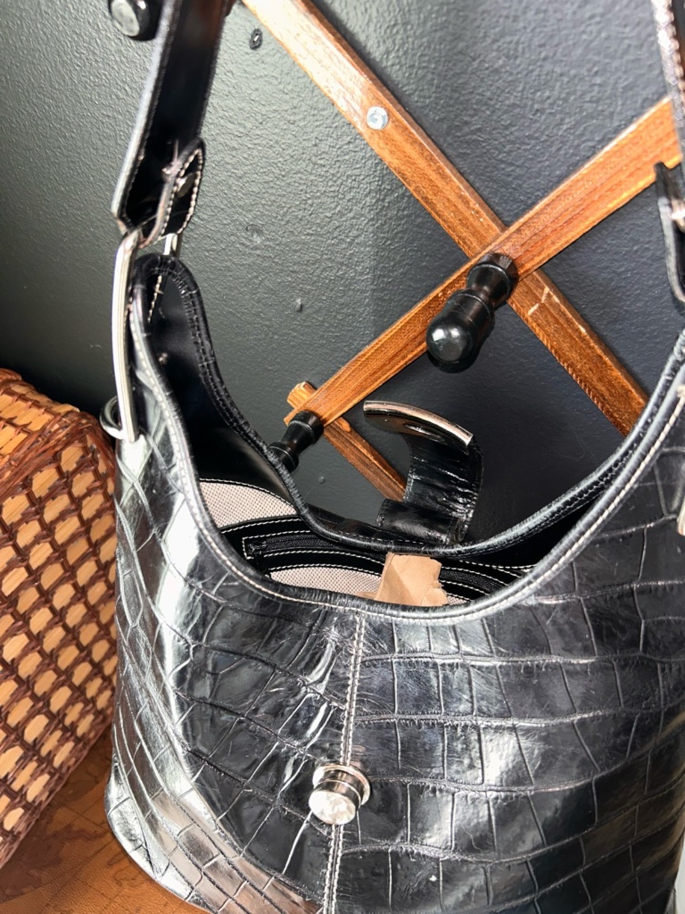 Dooney & Bourke Vintage HoBo
Shoulder Bag Black CrocEmbossed - Silver Turnlock - Picture 9 of 16
